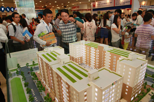 Tổng giao dịch thị trường chung cư tại TP. Hồ Chí Minh, quý II/2017 đạt 9827 căn hộ, tương đương 751.385 m2. Nguồn: Internet