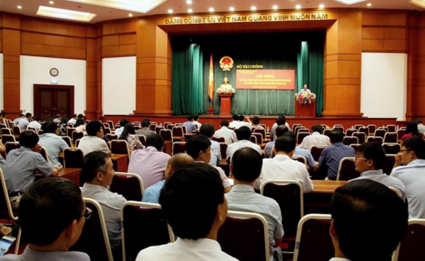 Đảng ủy Bộ Tài chính chú trọng chỉ đạo xây dựng phong cách “trọng dân, gần dân, hiểu dân, học dân và có trách nhiệm với nhân dân”.