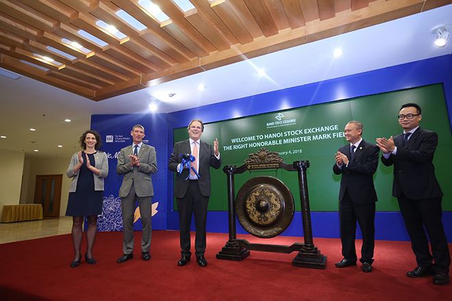 Ông Mark Field đánh giá cao những kết quả đã đạt được trong quá trình xây dựng và phát triển của thị trường chứng khoán Việt Nam cũng như của Sở giao dịch chứng khoán Hà Nội. Nguồn: Internet