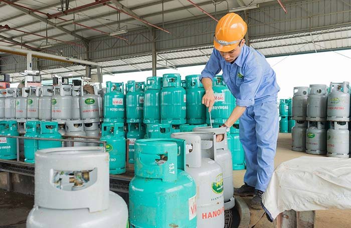 Tăng cường kiểm tra xử lý vi phạm hoạt động kinh doanh gas.. Ảnh: TH