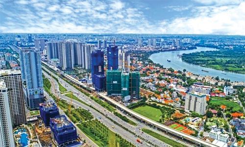 Việc thu hút dòng vốn FDI và lượng khách du lịch quốc tế cao kỷ lục trong năm 2017 cũng tạo sự kỳ vọng về tiềm năng tăng trưởng dài hạn và nhu cầu về văn phòng, mặt bằng sản xuất, chỗ ở, bất động sản lưu trú cho chuyên gia, người lao động và khách du lịch