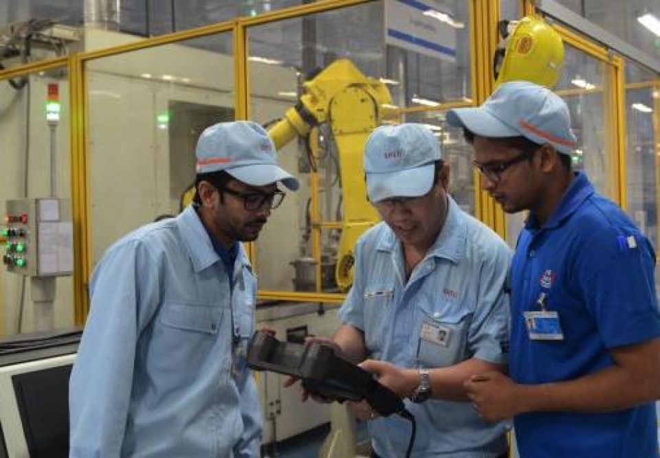 Tăng trưởng mạnh mẽ trong khối ngành công nghiệp , dịch vụ và chi tiêu của Chính phủ sẽ tiếp tục thúc đẩy tăng trưởng hơn nữa trong thời gian tới. Nguồn: Getty Images