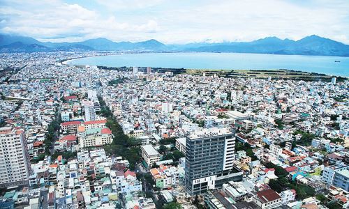 Mặc dù có những chính sách hạn chế tín dụng sang thị trường bất động sản, nhưng xét về tổng thể, bằng nhiều cách, cả về trực tiếp lẫn gián tiếp, nguồn vốn, chủ yếu là từ ngân hàng, vẫn tiếp tục tăng và góp phần phục hồi thị trường bất động sản. Nguồn: Int