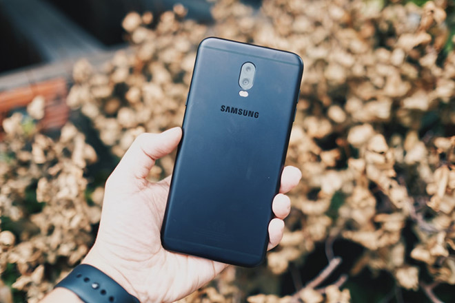 Phân khúc smartphone tầm trung tại Việt Nam khá sôi động.