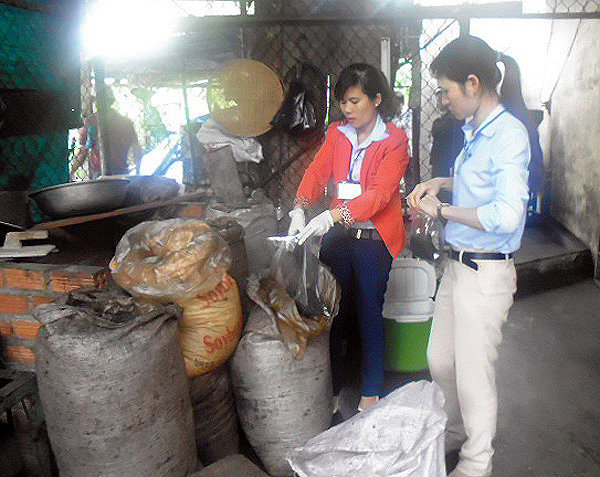 Tăng cường công tác giám sát, kiểm tra, thanh tra việc tuân thủ quy định về đảm bảo an toàn thực phẩm, đặc biệt vấn đề sử dụng hóa chất, phụ gia trong sản xuất, chế biến cà phê. Nguồn: Internet