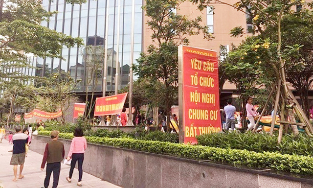 Mâu thuẫn giữa chủ đầu tư và cư dân là phổ biến, nguyên nhân được lý giải là do chưa thành lập ban quản trị chung cư. Nguồn: Internet