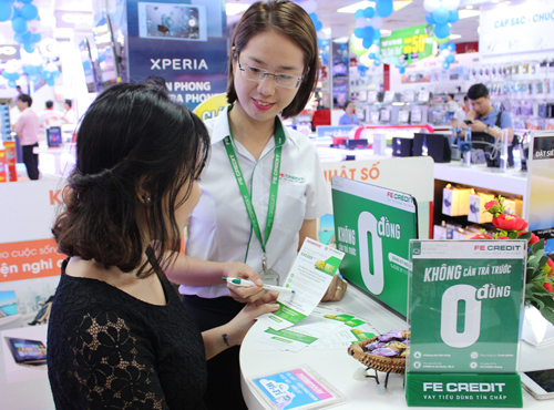 Một quầy cho vay tiêu dùng của FE Credit tại siêu thị điện máy.