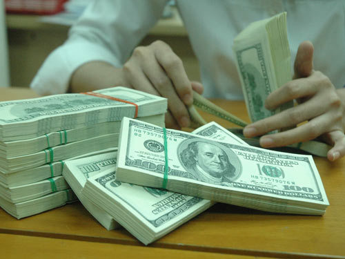 Khoảng 1 tuần gần đây, tỷ giá USD/VND liên tiếp tạo sóng và có lúc chạm mốc 23.000 VND/1 USD. Nguồn: Internet