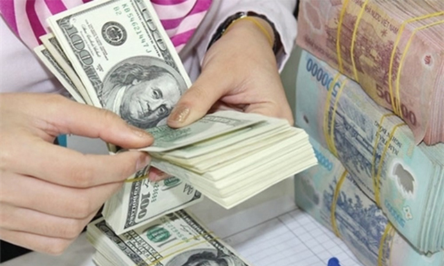 Hiện cán cân thương mại của nền kinh tế đang thặng dư, NHNN mua ròng USD để tăng dự trữ ngoại hối lên mức cao kỷ lục. Nguồn: Internet