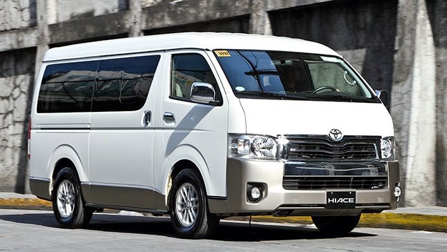 Mẫu xe Hiace nhập khẩu Thái Lan được giảm tới 210 triệu đồng. Nguồn: internet
