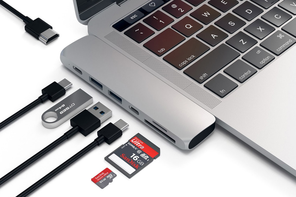 Apple có thể buộc phải tăng giá bán các phụ kiện này tại thị trường Mỹ để bù đắp vào phần thuế bị đánh thêm. Nguồn: Internet