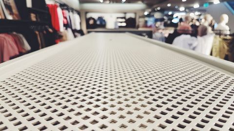 Lựa chọn mở cửa hàng ở những nơi đông dân cư ta có thể chủ động giới thiệu sản phẩm có tác dụng thúc đẩy kinh doanh, buôn bán phát tài. Nguồn: Internet