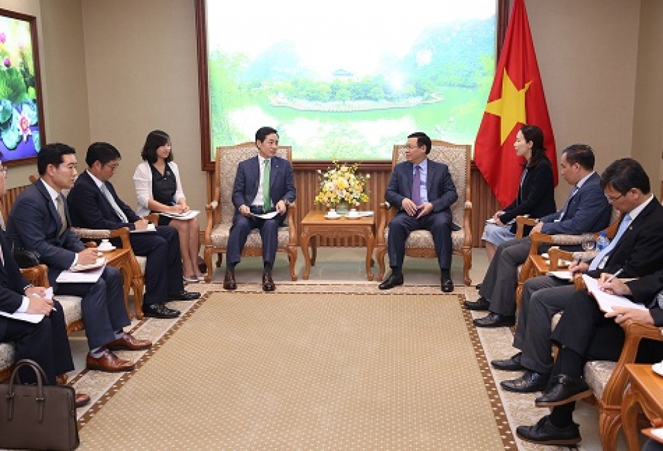 Phó Thủ tướng Vương Đình Huệ tiếp Chủ tịch kiêm Tổng Giám đốc Công ty tài chính Lotte Card Kim Chang Kwon. Nguồn: baoquocte.vn