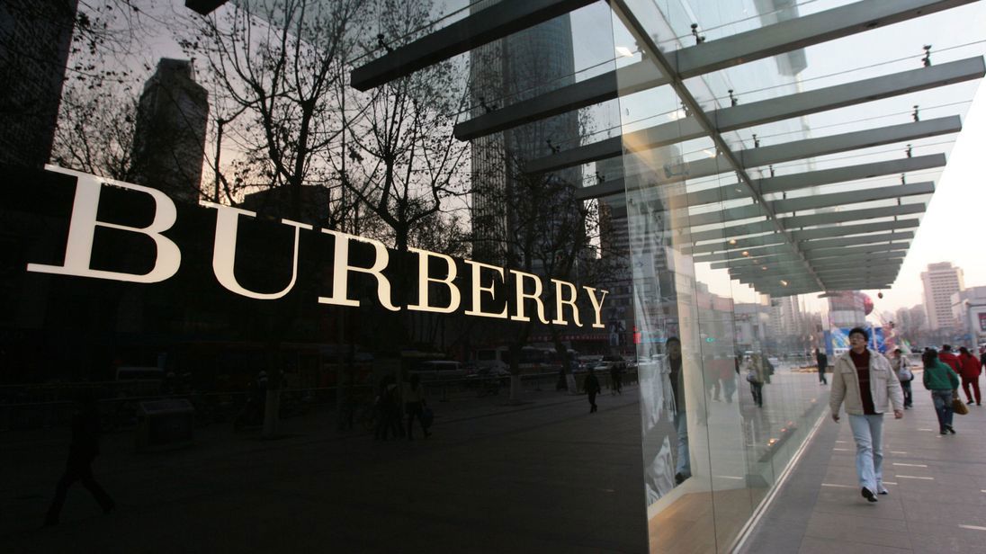 Burberry thông báo sẽ ngừng đốt sản phẩm chưa bán và sử dụng lông thú trong sản xuất. Nguồn: Internet