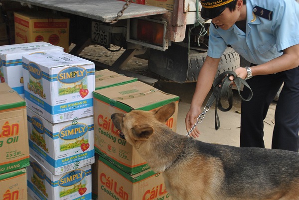 Công tác chống buôn lậu, gian lận thương mại tiếp tục được tăng cường và có những kết quả tích cực. Nguồn: Internet