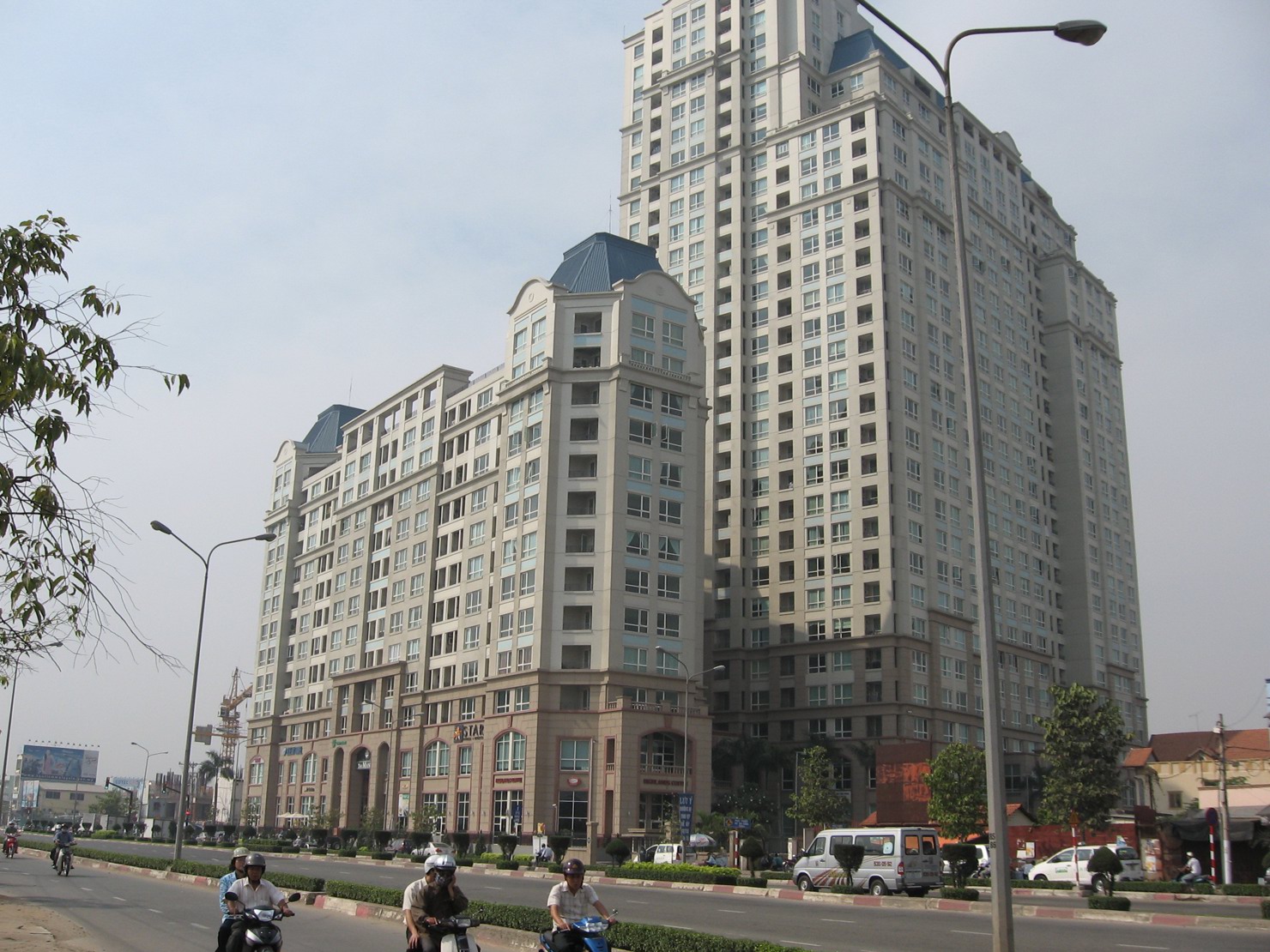 Dù nhà đất đã giảm giá mạnh nhưng vẫn “ngóng” thanh khoản