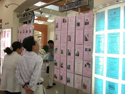 Nhiều chủ đầu tư và sàn giao dịch BĐS có biểu hiện sai phạm về điều kiện BĐS được giao dịch qua sàn. Nguồn: internet