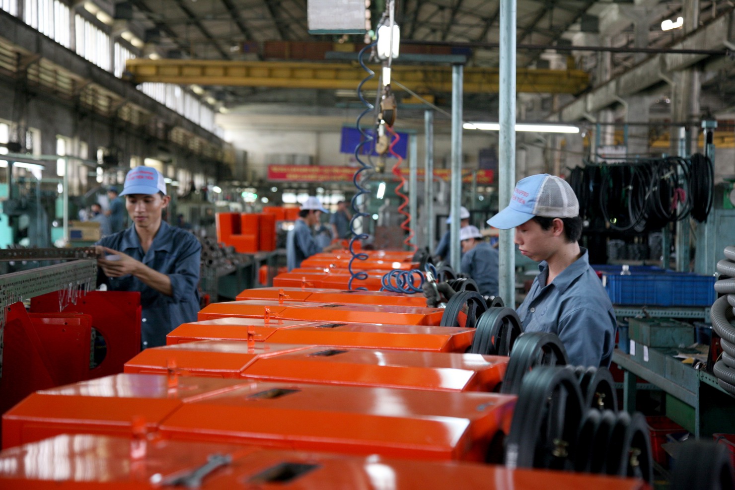 Việc công bố thông tin của doanh nghiệp nhà nước phải đầy đủ, chính xác và kịp thời theo quy định của pháp luật