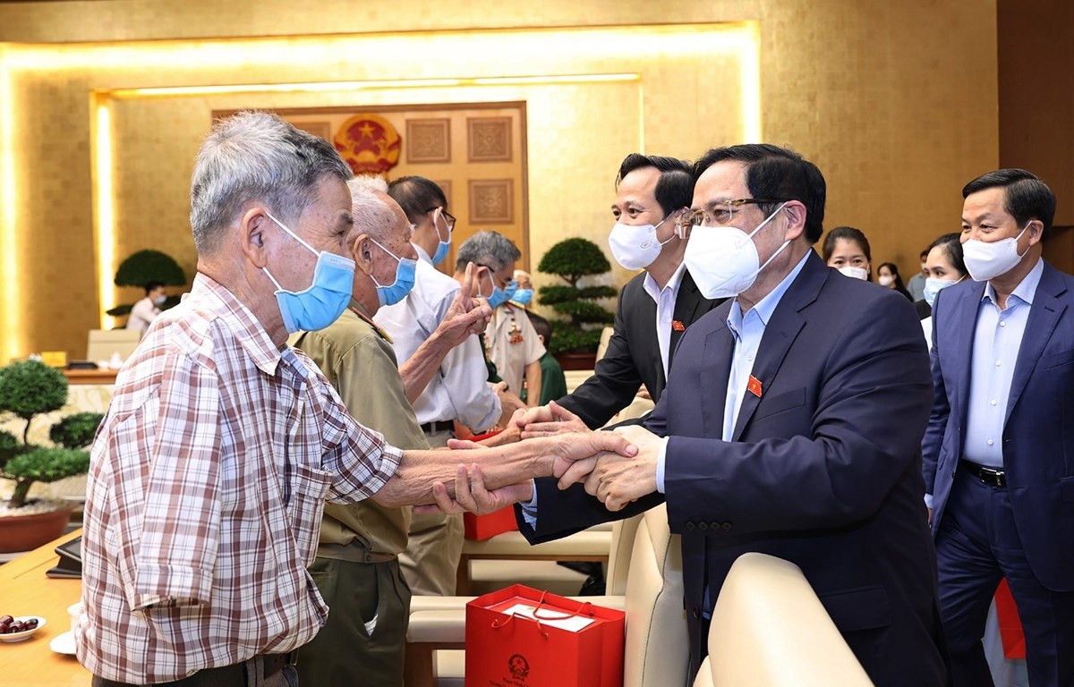 Chính phủ yêu cầu việc tổ chức thực hiện chi trả trợ cấp, phụ cấp và các chế độ ưu đãi người có công với cách mạng phải đầy đủ, kịp thời và phù hợp với quy định hiện hành. 