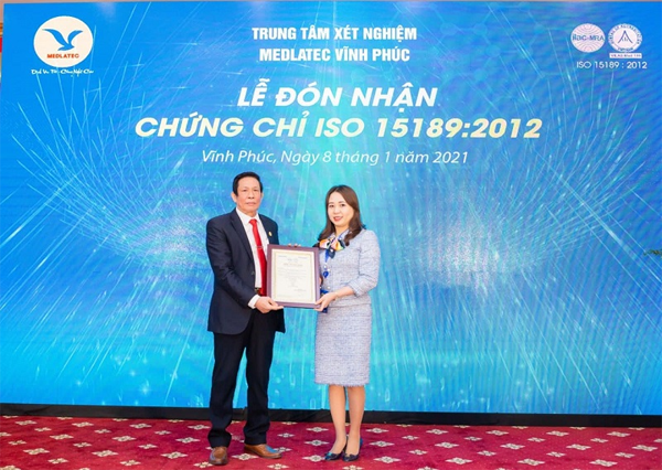 Tất cả các đơn vị chi nhánh trên toàn quốc của MEDLATEC đều được vận hành theo tiêu chuẩn ISO và CAP. Ảnh: MEDLATEC Vĩnh Phúc đón nhận ISO 15189:2012