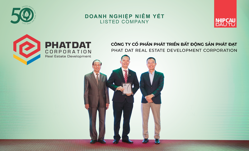 Đại diện Phát Đạt trong Lễ vinh danh TOP50 doanh nghiệp phát triển bền vững năm 2022.