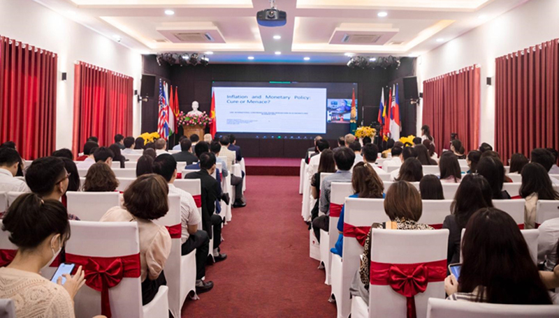 Toàn cảnh hội thảo ICYREB 2022