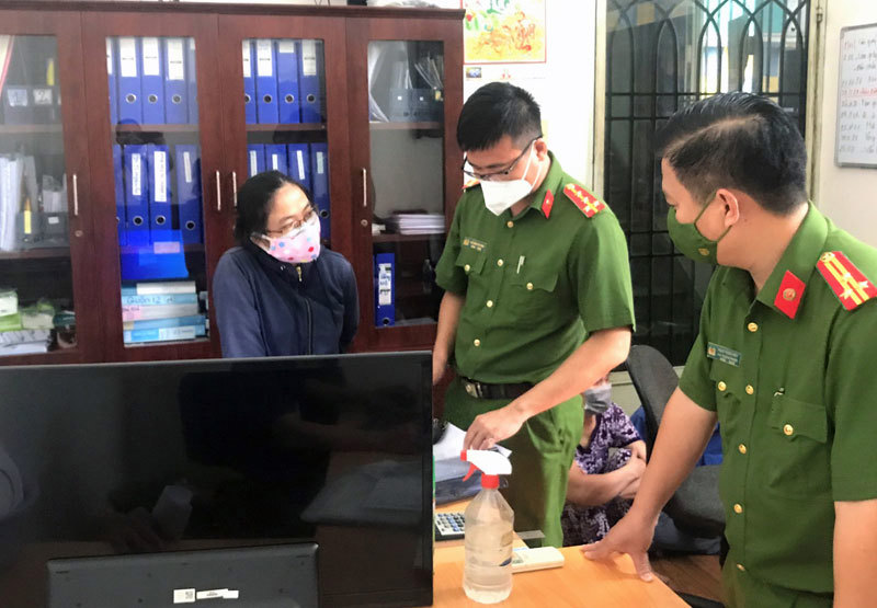 Khám xét bên trong Công ty TNHH thương mại dịch vụ Biên Khoa.