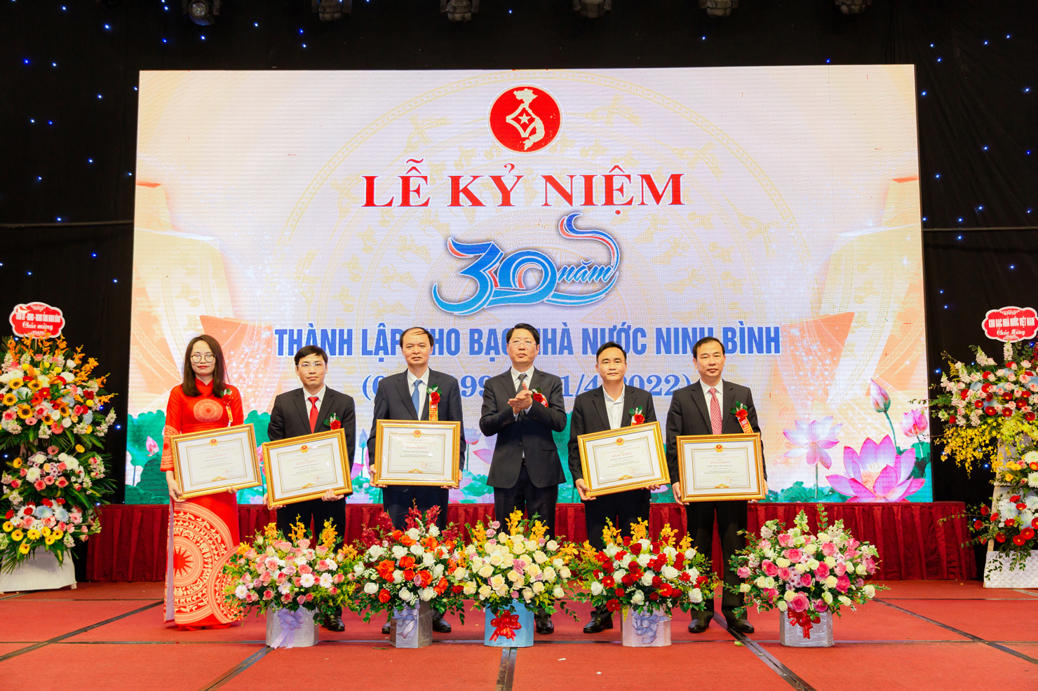 Trải qua 30 năm (01/4/1992 - 01/4/2022) xây dựng và trưởng thành, Kho bạc Nhà nước Ninh Bình đã có những bước phát triển nhanh, vững chắc và toàn diện.