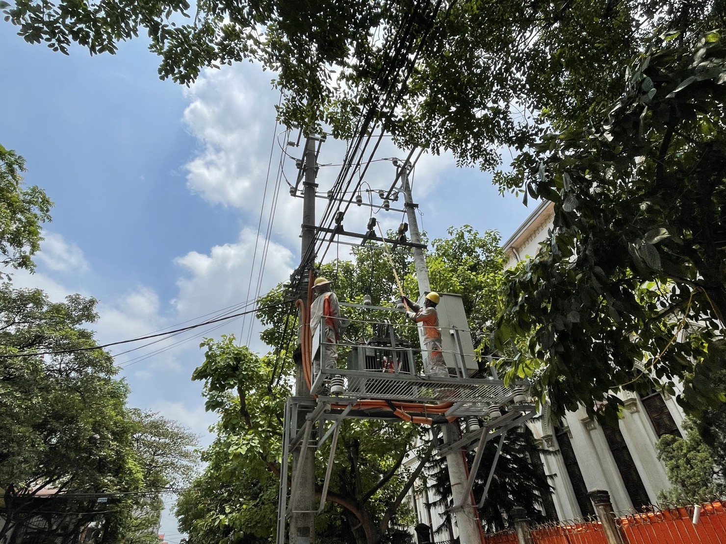 Sản lượng điện thương phẩm tháng 04/2021 của EVNNPC đạt 6.678,72 Tr.kWh.