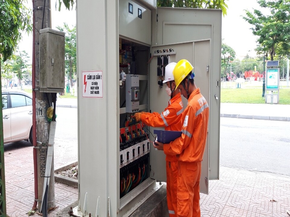 27 Công ty Điện lực thuộc EVNNPC tổ chức hơn 3.800 ca trực để trực đảm bảo điện trong thời gian diễn ra kỳ thi tại các địa điểm tổ chức thi, địa điểm làm việc của Ban chỉ đạo, các Hội đồng thi.