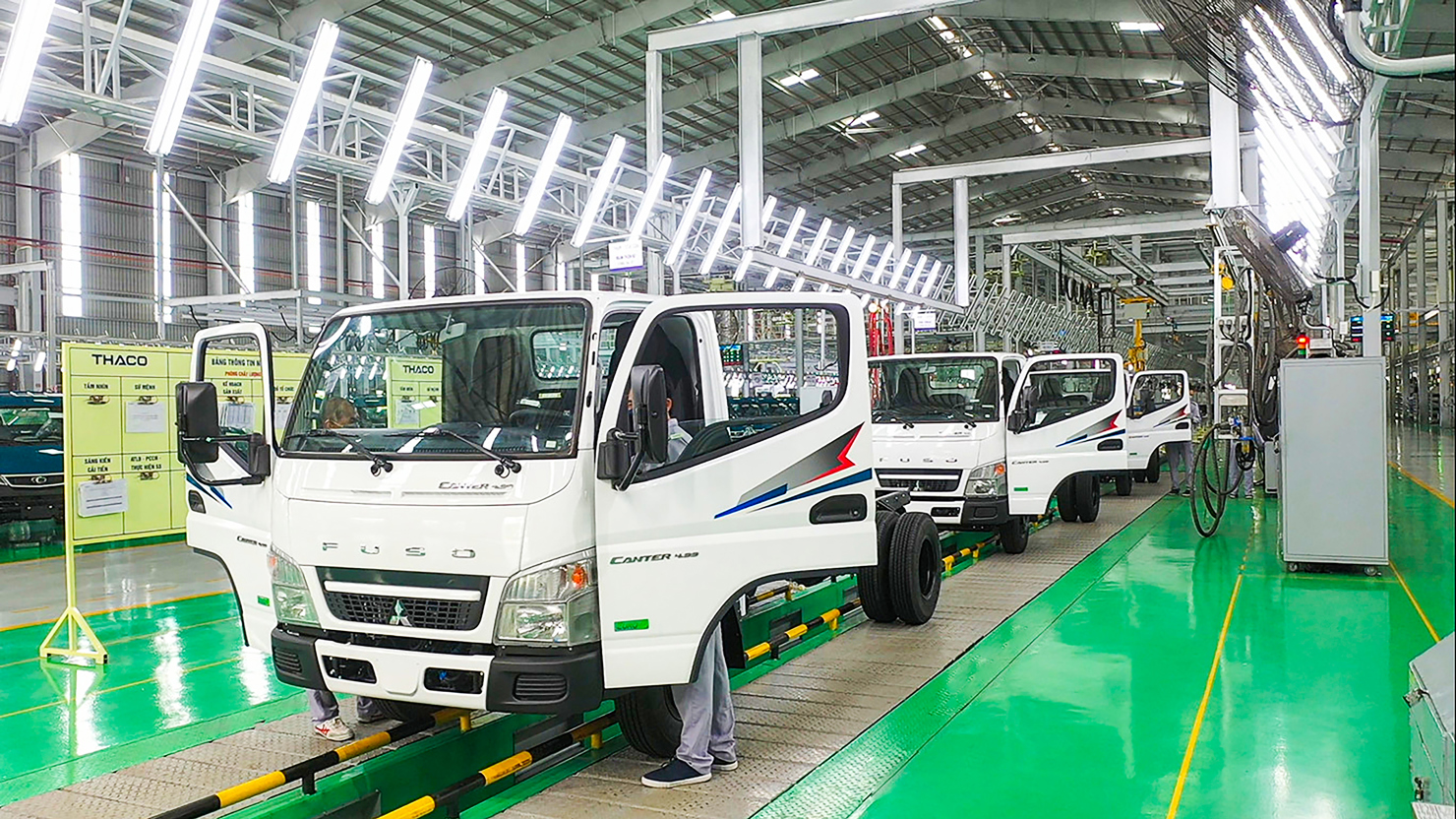 Xe chuyên dụng vận chuyển vắc xin và xe chuyên dụng phục vụ tiêm chủng lưu động được sản xuất trên dây chuyền công nghệ hiện đại chuyển giao từ tập đoàn Mitsubishi Fuso Trucks & Bus.