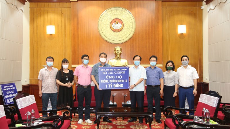 Các công đoàn trực thuộc Công đoàn Bộ Tài chính tiếp tục theo dõi, nắm bắt tình hình tư tưởng, tâm trạng của đoàn viên và người lao động trước diễn biến mới của dịch bệnh COVID-19