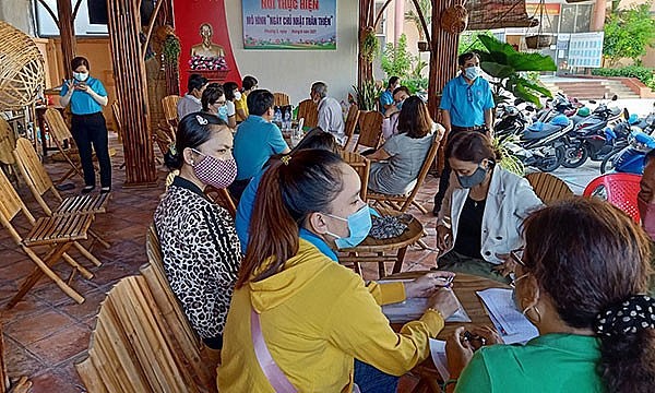 Tuyên truyền phát triển bảo hiểm xã hội tự nguyện theo nhóm tại Đồng Tháp.