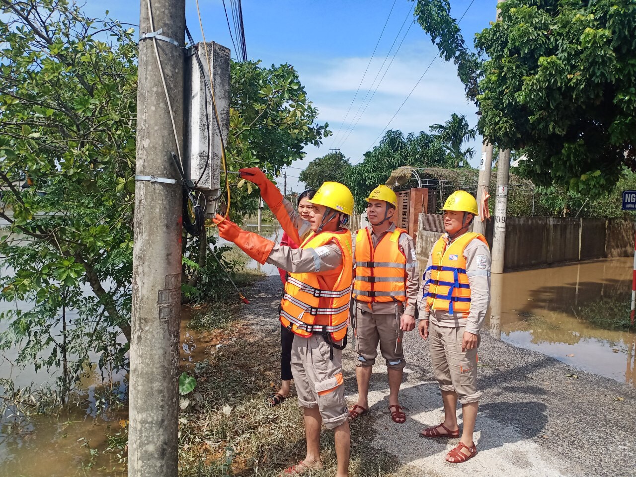 Trong tháng 10/2020, Tổng công ty đã thực hiện đóng điện 05 dự án theo kế hoạch với năng lực tăng thêm 159,05km ĐZ110kV và công suất 157MVA
