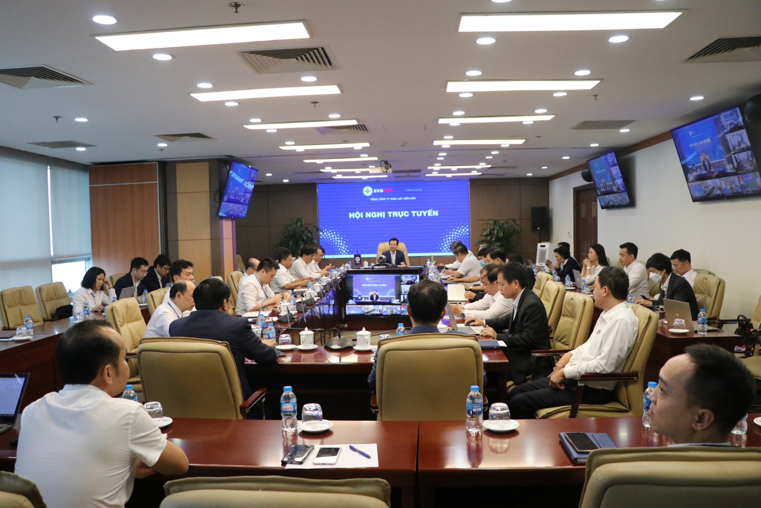 Toàn cảnh hội nghị.
