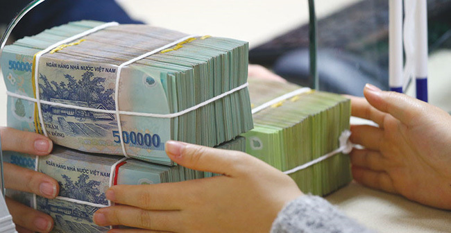 Việc xử lý vi phạm trong trường hợp phát hành tín phiếu NHNN theo phương thức đấu thầu được thực hiện theo quy định về nghiệp vụ thị trường mở.
