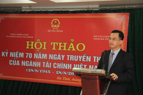 S. Vũ Nhữ Thăng, Viện trưởng Viện Chiến lược và chính sách Tài chính, Bộ Tài chính phát biểu tại hội thảo. 