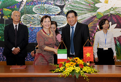 Toàn cảnh lễ ký. Nguồn: mof.gov.vn