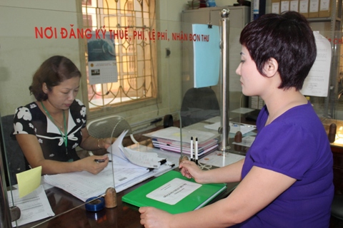 Bộ phận "một cửa" của Chi cục Thuế TP.Yên Bái. Ảnh: NM.