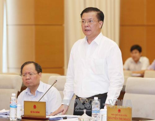 Bộ trưởng Đinh Tiến Dũng tại phiên họp UBTVQH ngày 21/9. Nguồn: internet