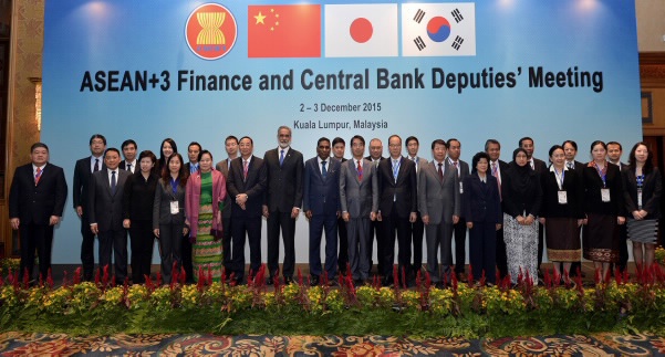Các đại biểu tham dự Hội nghị chụp ảnh lưu niệm.