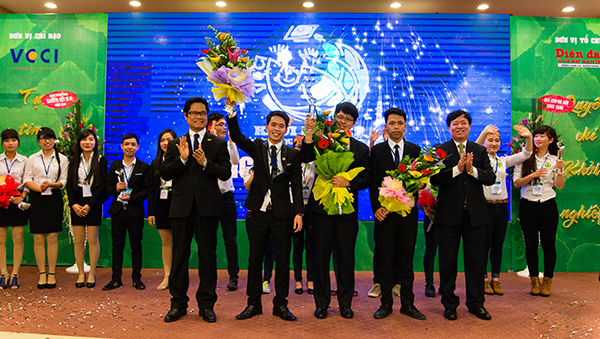 Công ty giống cây trồng tiên tiến A – Seedling đạt giải Nhất Cuộc thi Khởi nghiệp 2014.