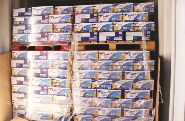 ữa Ensure nhập lậu do Cục Hải quan TP.Hồ Chí Minh bắt giữ. Ảnh: T.H.