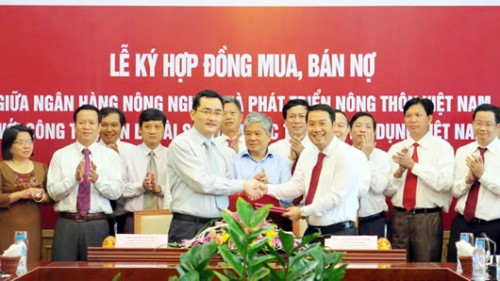 Lế ký hợp đồng mua khoản nợ xấu đầu tiên của VAMC với Agribank.
