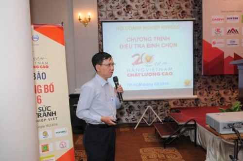 Đại diện Ban tổ chức giới thiệu về cuộc điều tra, bình chọn doanh nghiệp Hàng Việt Nam chất lượng cao 2016.