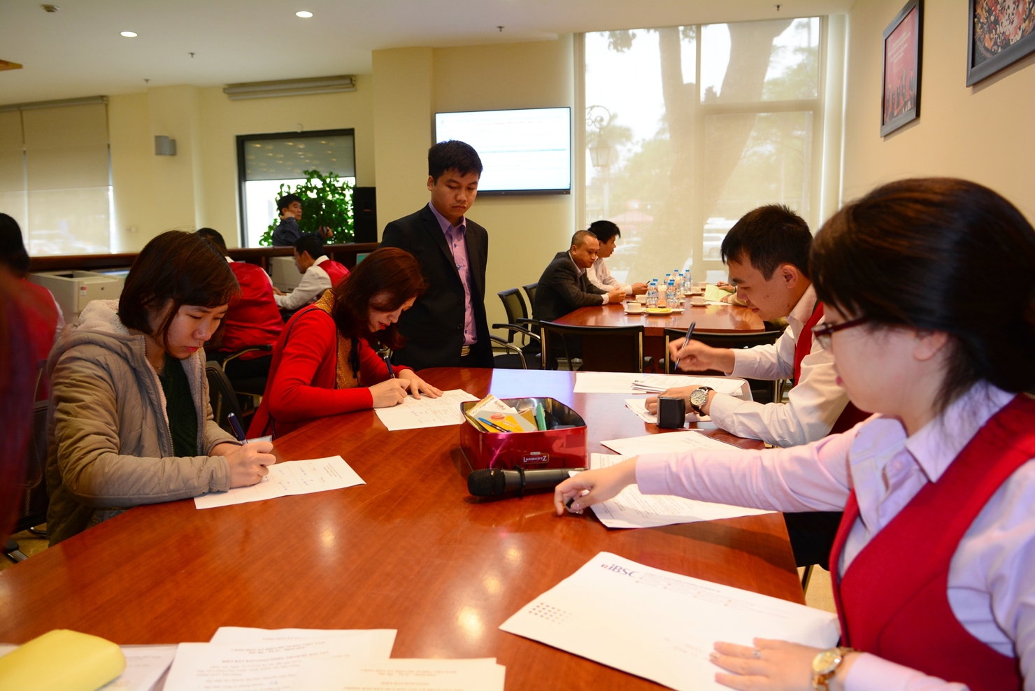 100% số cổ phần đưa ra chào bán đã bán hết cho 6 nhà đầu tư cá nhân với giá đấu thành công cao nhất là 10.100 đồng/cổ phần.