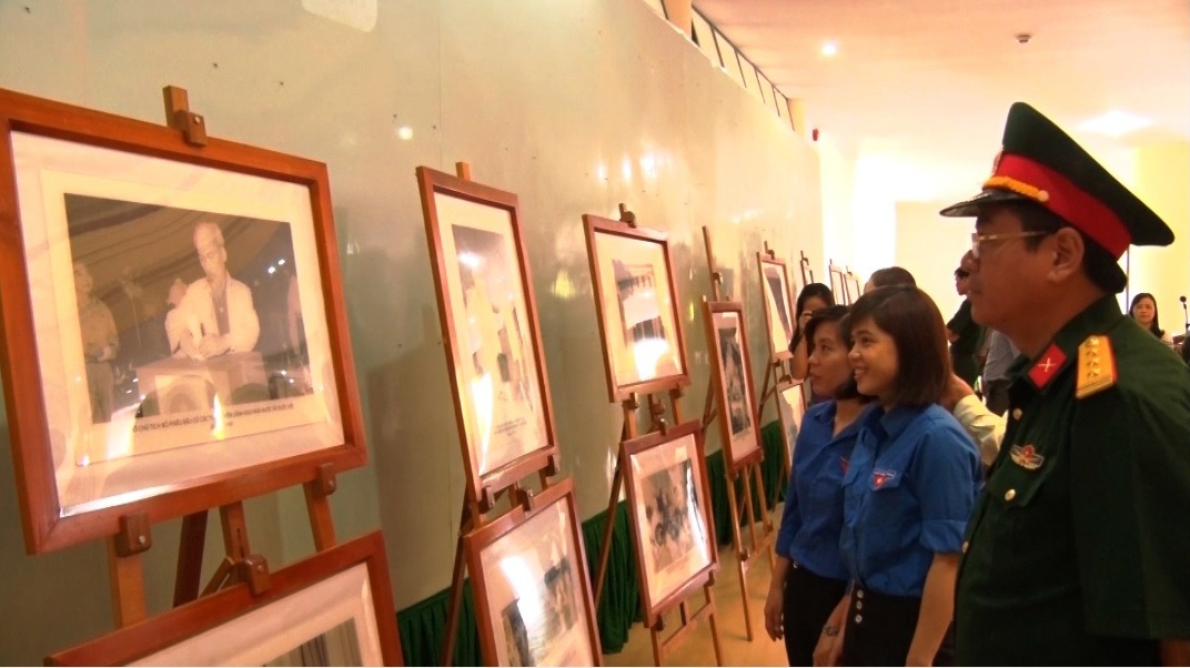 Triển lãm thu hút đông đảo người dân tới xem. Ảnh: Vietnamnet