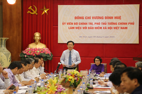 Phó Thủ tướng Chính phủ Vương Đình Huệ phát biểu tại buổi làm việc.