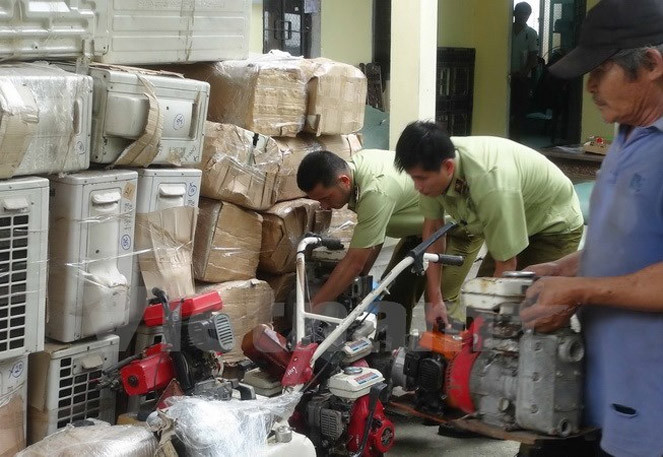 Toàn bộ hàng hóa không hợp lệ trên hai xe tải đều được Đội Quản lý thị trường số 4 lập biên bản tạm giữ để tiếp tục điều tra làm rõ.