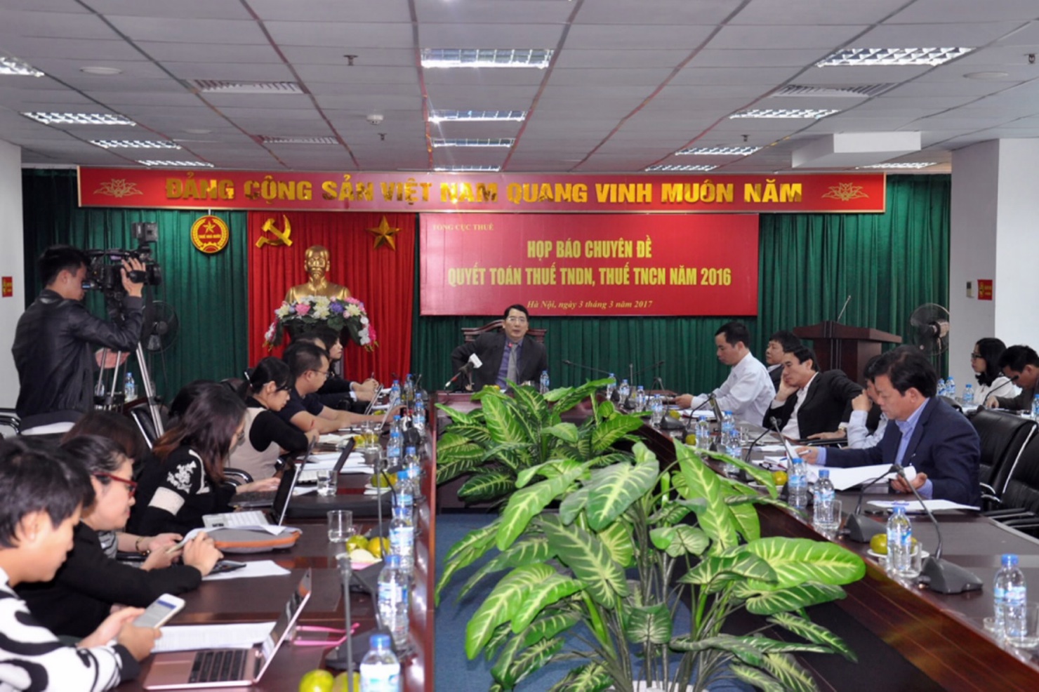 Toàn cảnh cuộc họp báo.